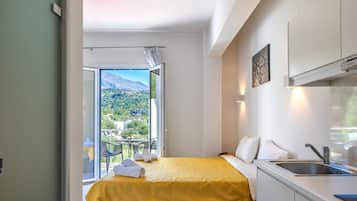 5 bedrooms, bed sheets
