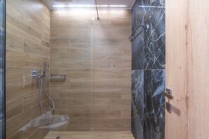 Shower, towels, toilet paper - Secret Nest Apartments (Agios Vasileios)