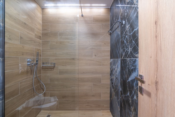 Shower, towels