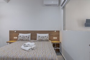 5 bedrooms, bed sheets