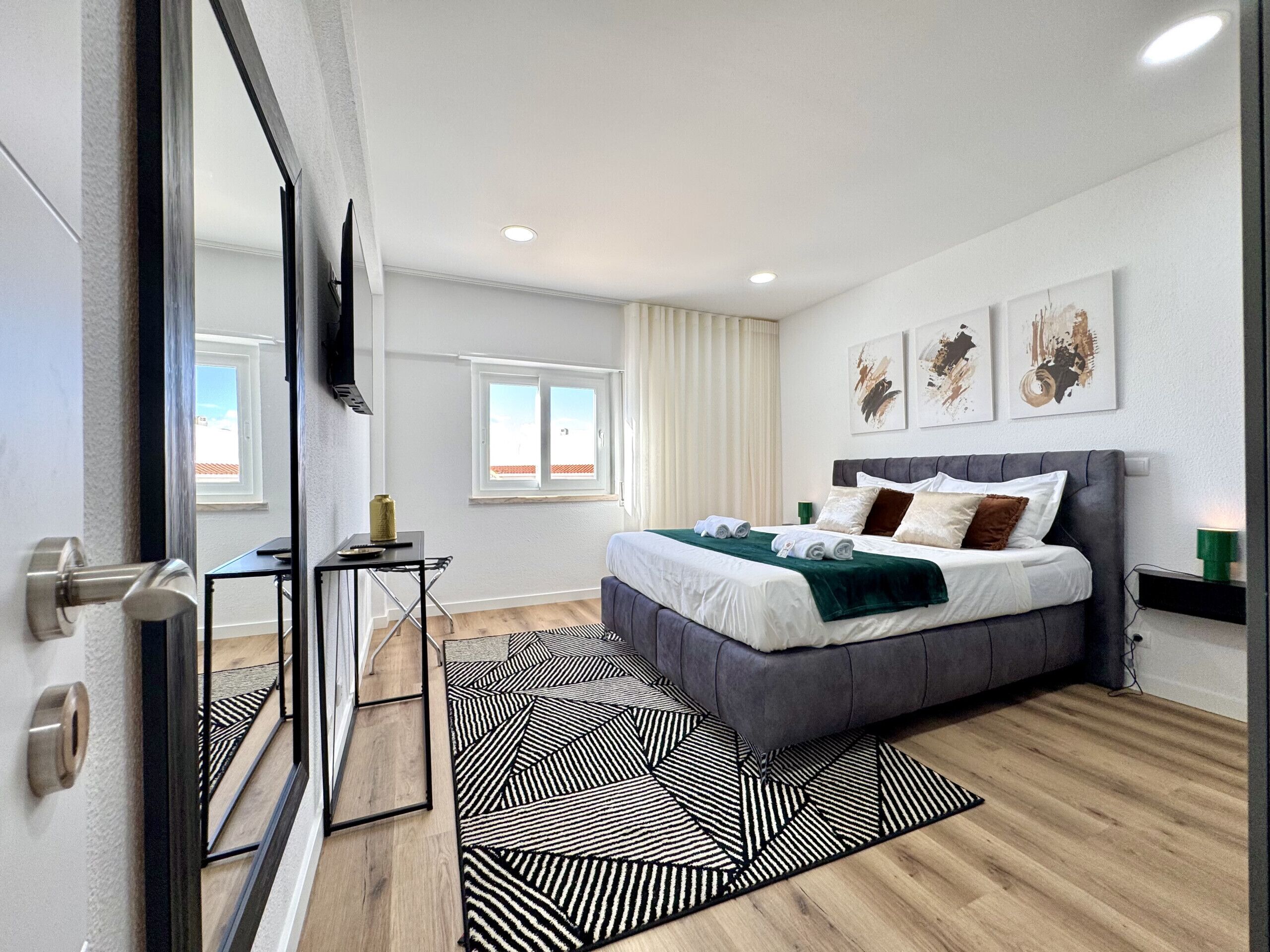 2 bedrooms, bed sheets