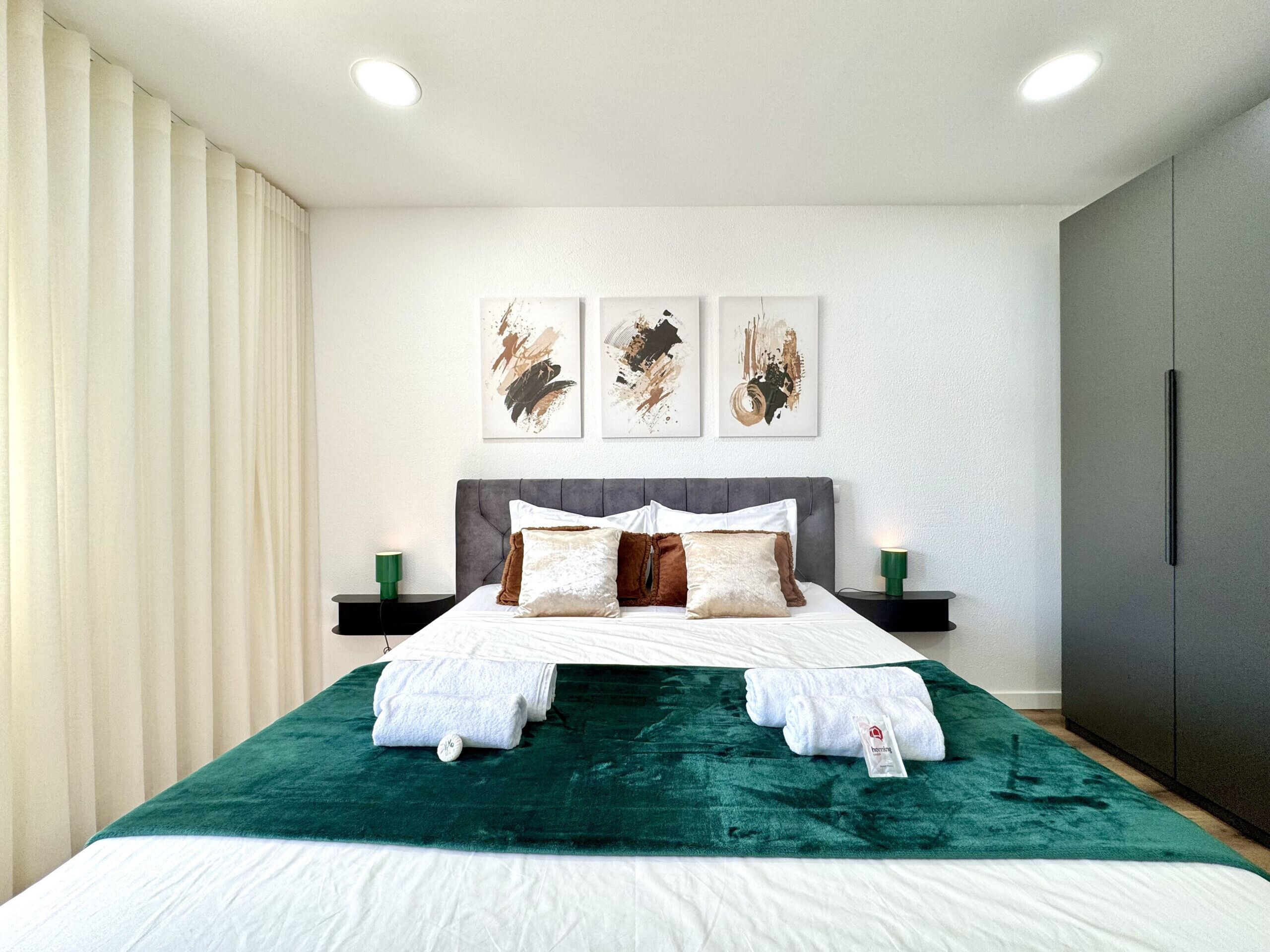 2 bedrooms, bed sheets