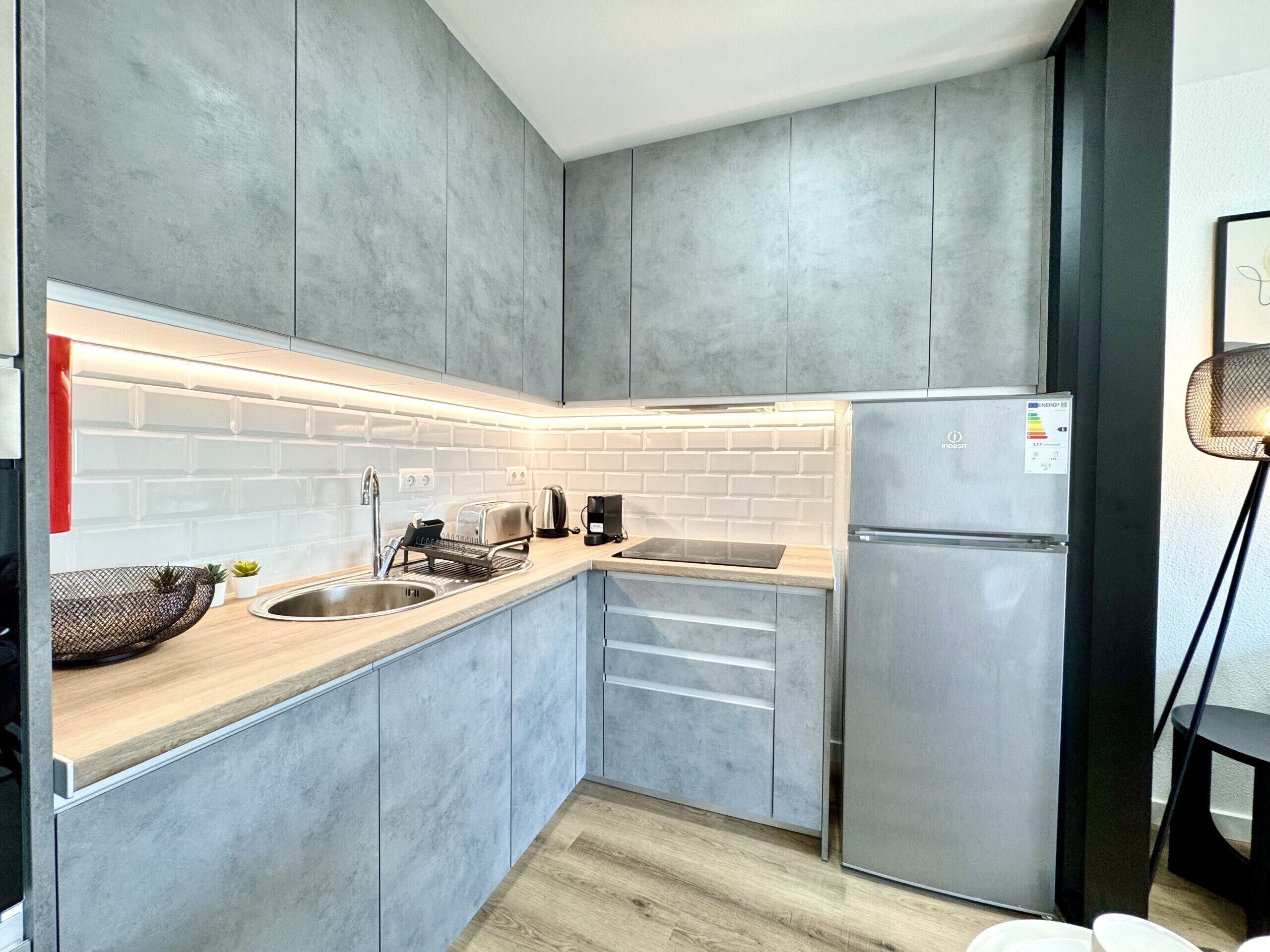 Micro-ondes, cafetière/bouilloire