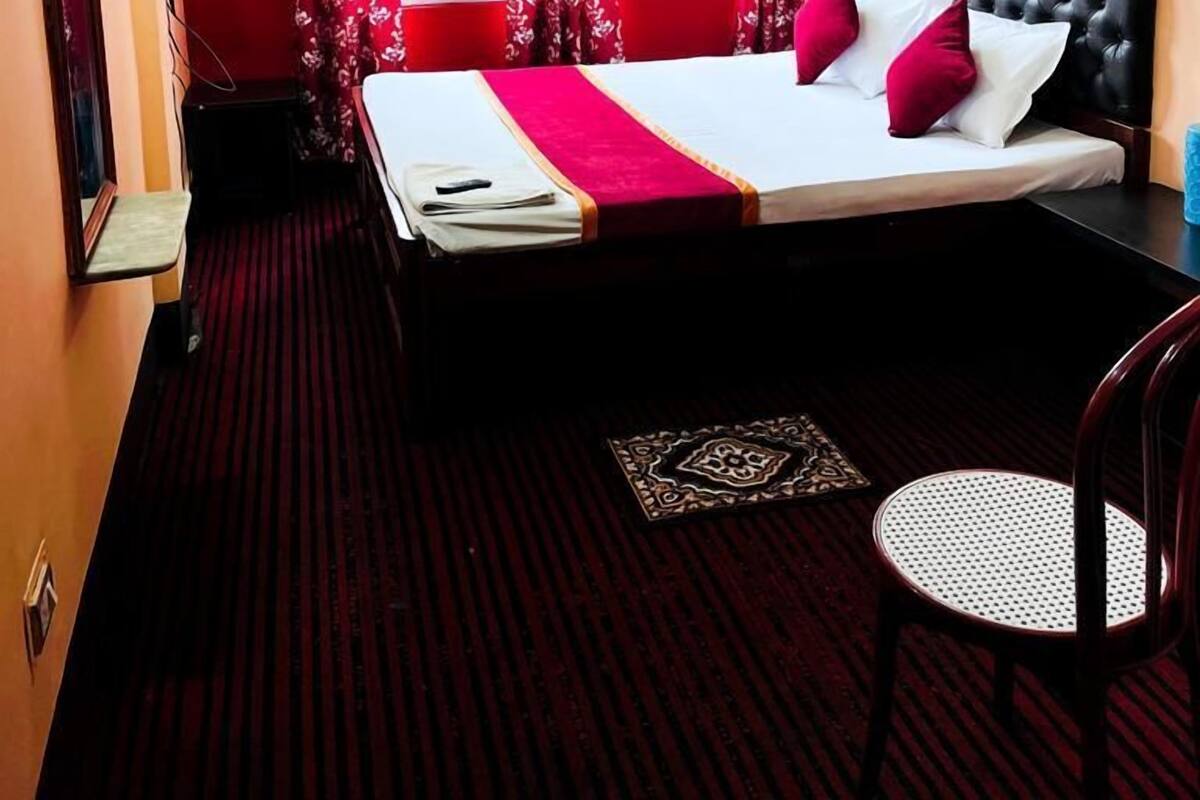 Quarto casal standard | Escrivaninha, Wi-Fi de cortesia