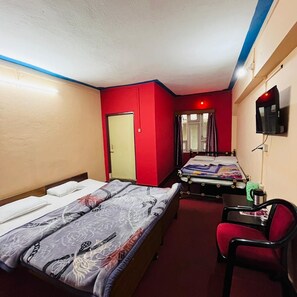 Quarto família, vista para a cidade | Escrivaninha, Wi-Fi de cortesia