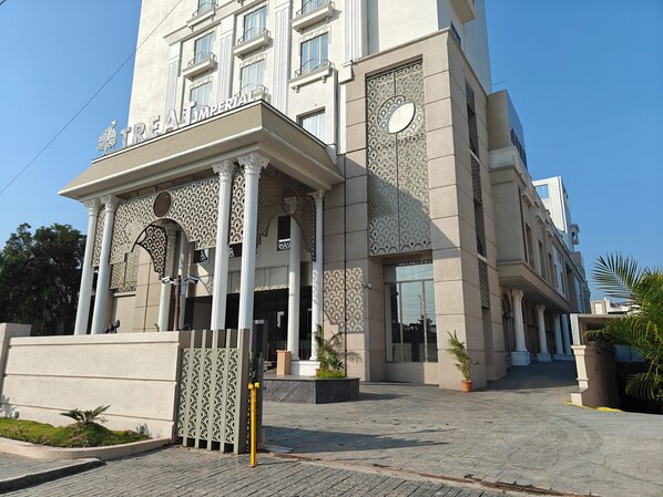 Mặt tiền nơi lưu trú