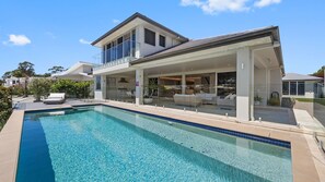 A heated pool - Waterfront Showpiece (Pelican Waters)
