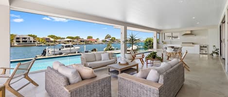 Smart TV, fireplace, computer monitors