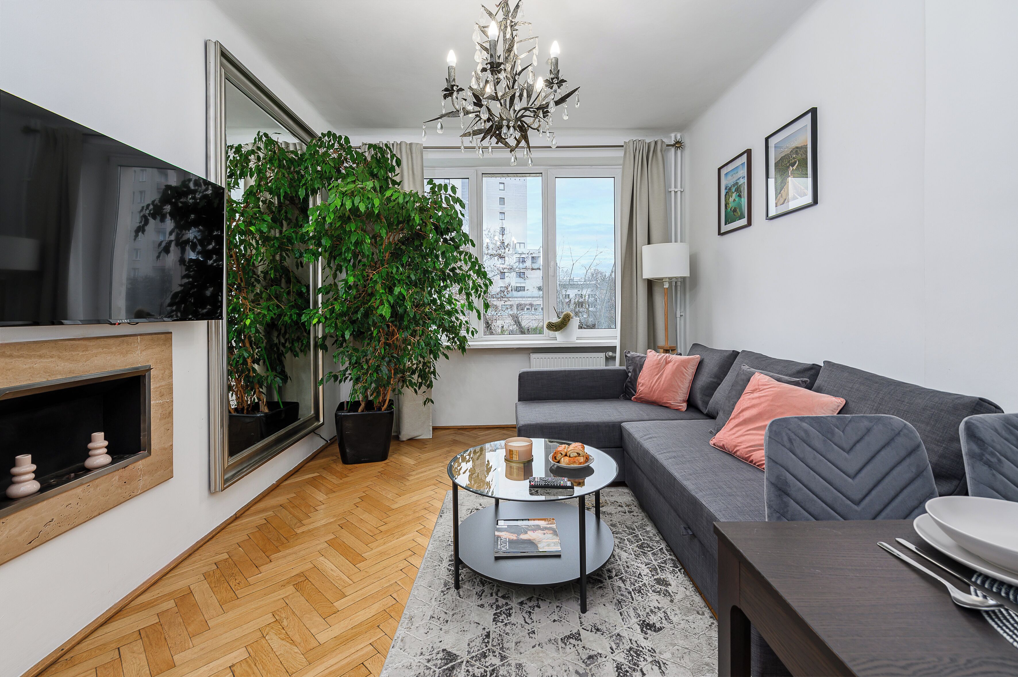 Appartement Confort, vue cour intérieure | Coin séjour | Télévision LED de 40 pouces avec chaînes numériques