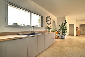 Private kitchen - Pleasant new house, ideal for quiet vacations. (Étaules)