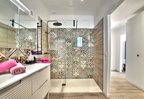 Shower, hair dryer, bidet, soap - Pleasant new house, ideal for quiet vacations. (Étaules)