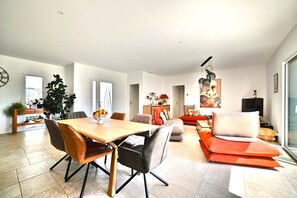 Dining - Pleasant new house, ideal for quiet vacations. (Étaules)