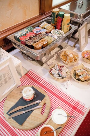 Desayuno bufé gratuito y diario