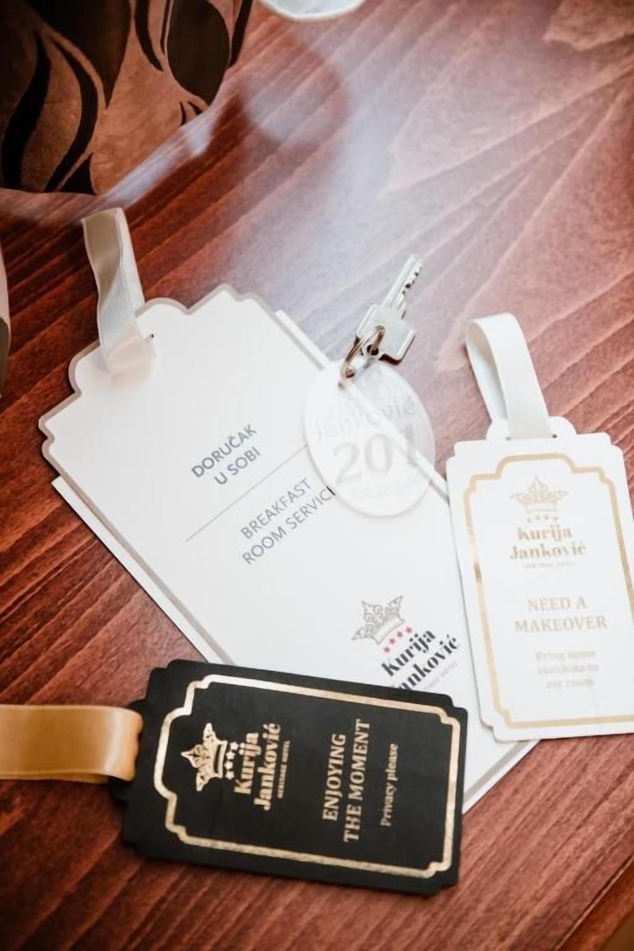 Habitación individual Deluxe, vistas al patio | Caja fuerte, espacio para trabajar con un portátil, cortinas opacas