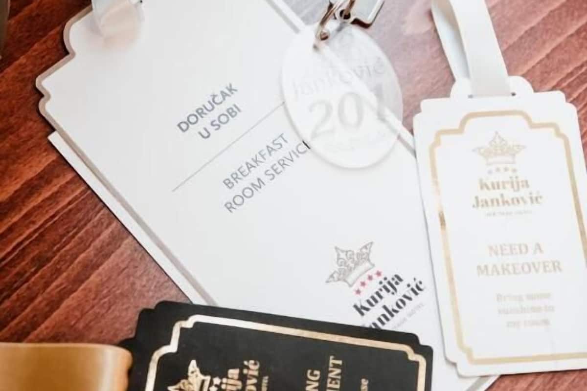 Habitación individual Deluxe, vistas al patio | Caja fuerte, espacio para trabajar con un portátil, cortinas opacas