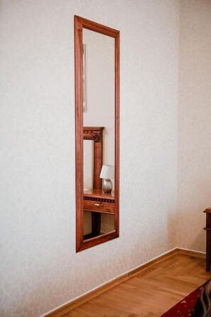 Deluxe Single Room, Courtyard View | Interior - Hotel Kurija Janković (Lukač)