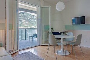 Dining - GuestHost - Charming 83 sqm apartment, accommodating up to 4 people, located on the first floor of a building without an elevator.The property is located in Lezzeno, in the province of Como, in an area equipped with all amenities and boasting a wonderful (Carvagnana)