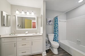 Bathroom - 3 BR Pet Friendly East End Condo with community pool (St. George Island)
