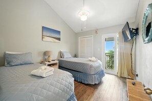 3 bedrooms, Internet - 3 BR Pet Friendly East End Condo with community pool (St. George Island)