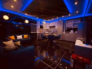 TV, stereo - AzureGold Apartment (Senglea)
