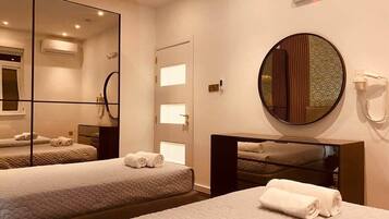 In-room safe, iron/ironing board, WiFi, bed sheets