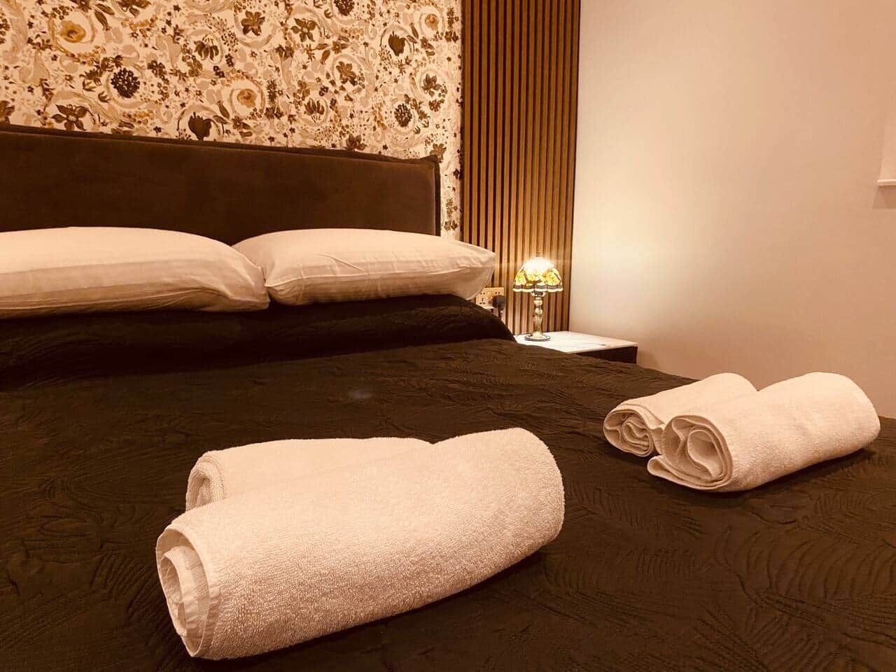 Safe på rommet, strykejern/-brett, wi-fi og sengetøy