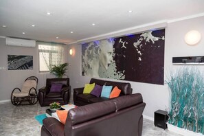 TV, stereo - Azure Apartment (Senglea)
