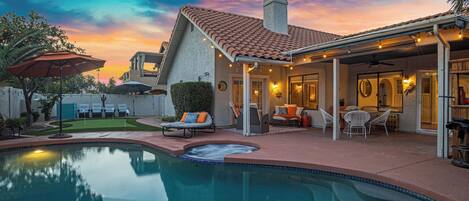 Utendørsbasseng og et oppvarmet basseng