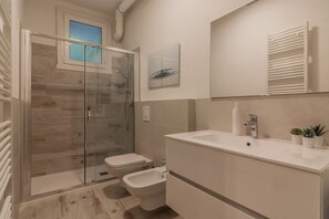 Douche, bidet