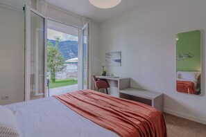 1 bedroom, iron/ironing board - GuestHost - Comfortable 70 sqm apartment, perfect for a stay of two people, located on the ground floor of a building with lake views.The property is located in Lezzeno (Frazione Carvagnana), an area full of services and equipped with every comfort.The a (Carvagnana)