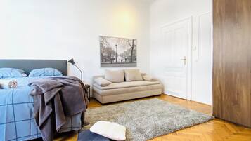 Basic Apartment | Iron/ironing board