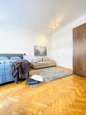 Basic Apartment | Iron/ironing board