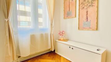 Basic Apartment | Iron/ironing board