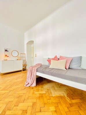 Basic Apartment | Iron/ironing board