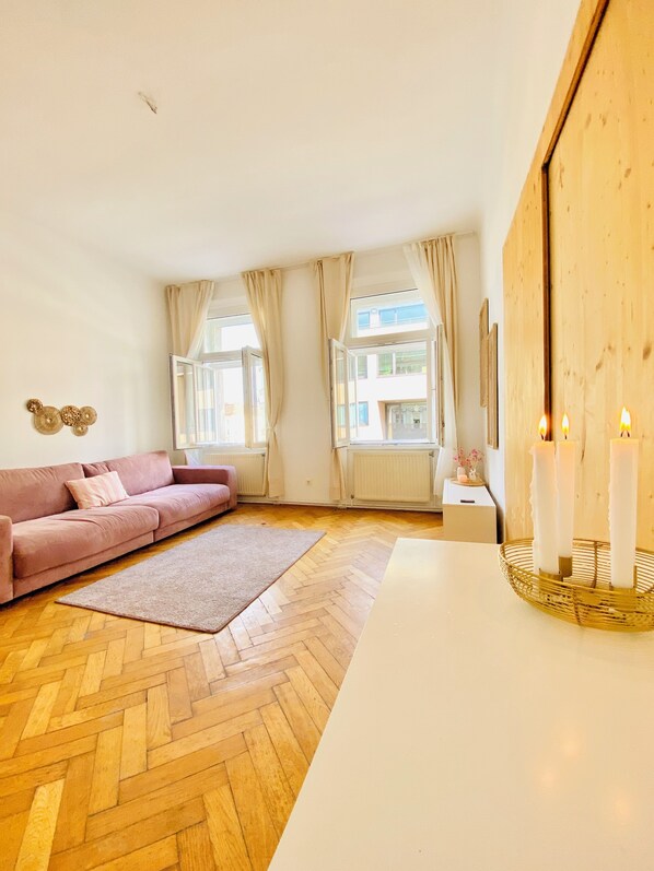 Basic Apartment | Iron/ironing board