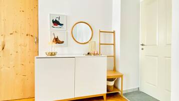 Basic Apartment | Iron/ironing board