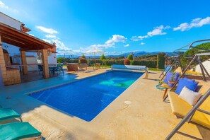 Pool - Beautiful villa just 25 km from the beach of Lloret de Mar (Sils)