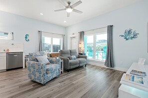 Televisión y chimenea 