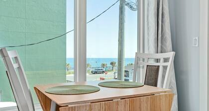 Stylish 1BR Suite Near Ocean w/ Elevated Views