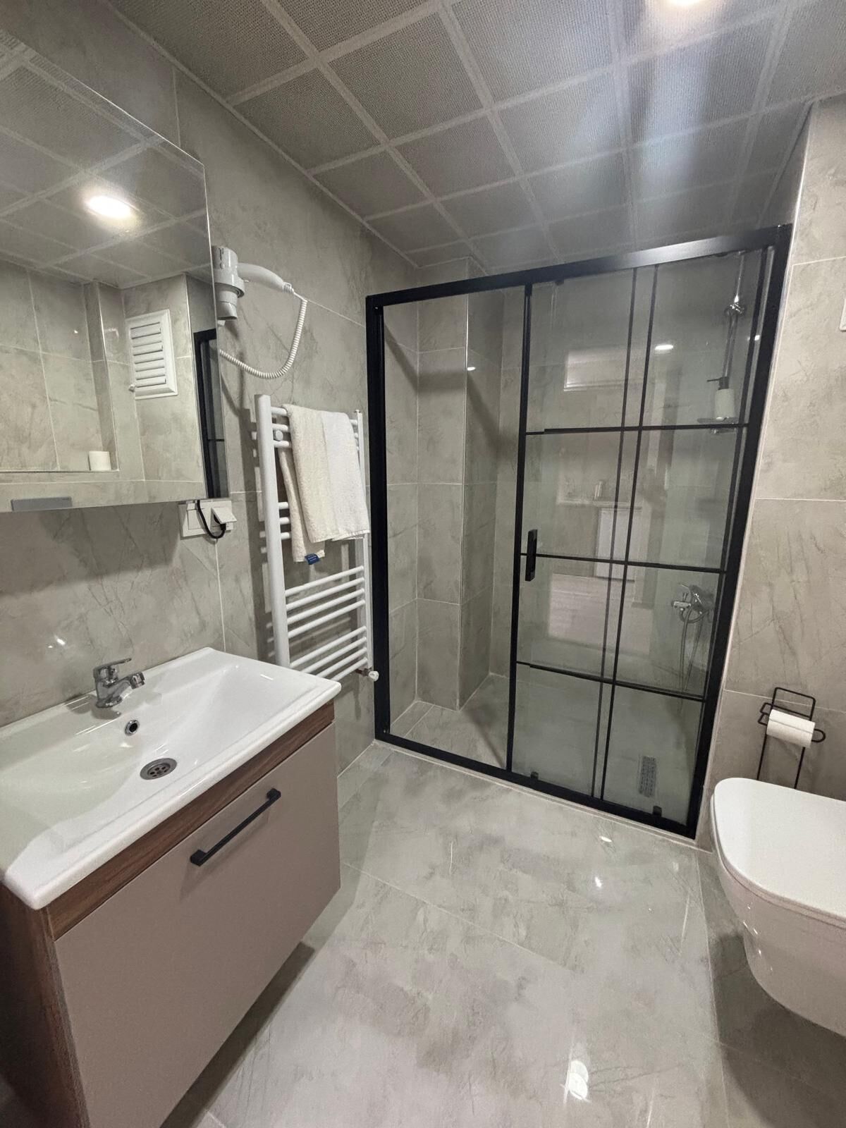 Family Apartment, City View | Bathroom