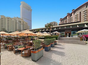 Quầy bar trên bãi biển