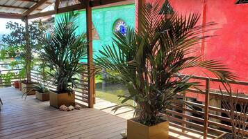 Nhà gỗ, 2 phòng ngủ, ban công, quang cảnh vườn | Hiên