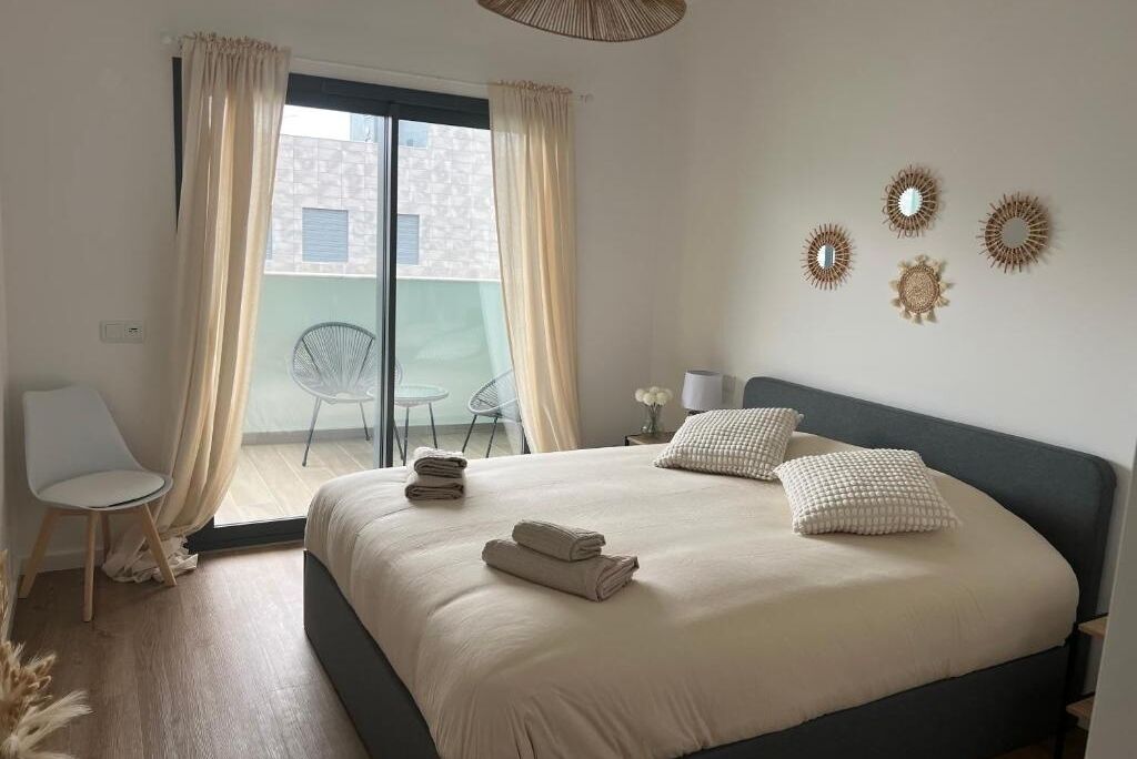 Iron/ironing board, travel cot, free WiFi, bed sheets