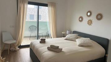 Iron/ironing board, travel cot, free WiFi, bed sheets