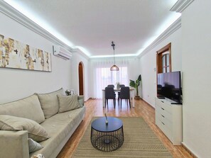 TV - Two-bedroom apartment with large terrace (La Manga del Mar Menor)