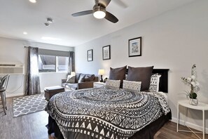 Iron/ironing board, free WiFi, bed sheets - Killington Center Renovated Studio with Kitchenette on Bus Route and Discounted Ski Rentals. (Killington)