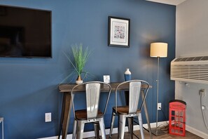 Dining - Killington Center Renovated Studio with Kitchenette on Bus Route and Discounted Ski Rentals. (Killington)