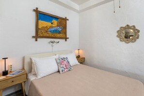 办公桌、熨斗/熨衣板、旅行婴儿床、免费 WiFi