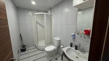 Comfort Apartment, Balcony, Park View | Bathroom | Free toiletries, hair dryer, slippers, towels