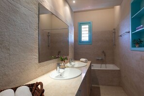 Hair dryer, towels, soap, shampoo - Villa Malia, Eco-Chic Villa with SeaViews (Syros)